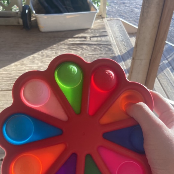 Fidget - Picture 3 of 3